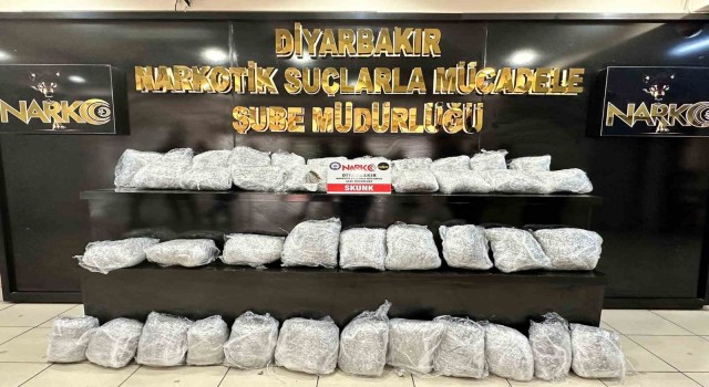 Diyarbakır'da Narkotik Polis ekiplerince 44 kilo 100 gram skunk uyuşturucu maddesi ele geçirildi