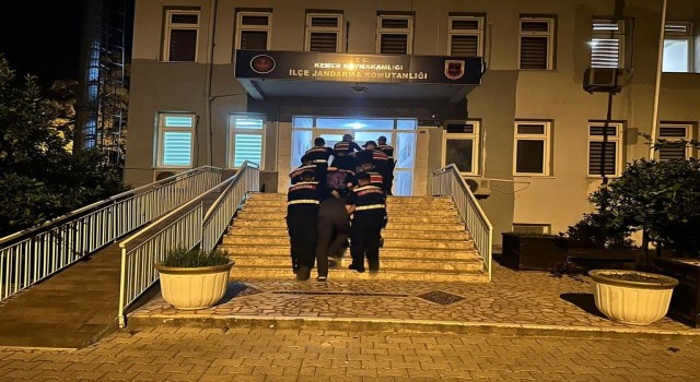 Antalya'nın Kemer ilçesinde Jandarma ekiplerinden nefes kesen operasyon
