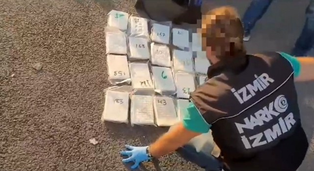 İzmir'de NARKO ekiplerinin operasyonunda; 10 kilo 620 gram kokain maddesi ele geçirildi